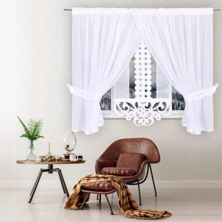 Sada: bílá voálová záclona na pásce 400x150 cm a dekorativní ažurový panel