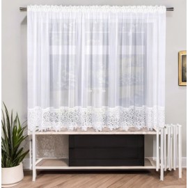 Moderní záclona s gipiurou 600x150 cm
