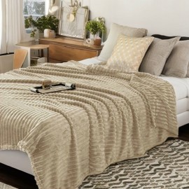 Béžová deka s 3D proužky