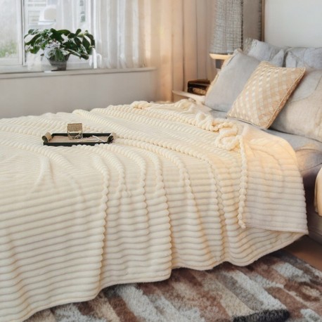 Bílá deka s 3D proužky