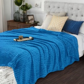 Modrá deka s 3D proužky